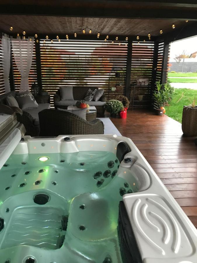 Orchardhouse Farmhouse, Wellness Chrast  外观 照片