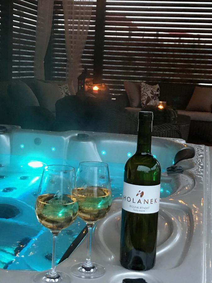Orchardhouse Farmhouse, Wellness Chrast  外观 照片